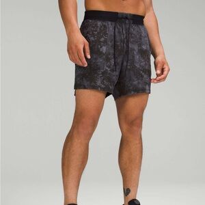 Lululemon license to train 5’ shorts
